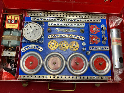 A.C. Gilbert company 7 1/2 erector set Vintage