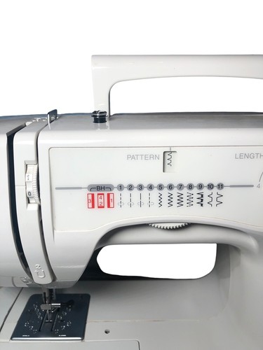 John Lewis Sewing Machine JL 100 Vintage Working Fully Functional With Pedal - Picture 4 of 15