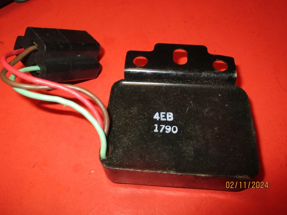 V/W-PORSCHE-BMW-FIAT-VOLVO-ALFA-AUDI-SAAB 1960-80--NUEVO--REGULADOR DE VOLTAJE=EE. UU. Foto 3 de 3