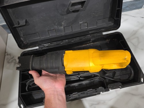 DeWalt DW304P Variable Speed Corded 1 1/8" Stroke Reciprocating Saw- Tested - Picture 3 of 8