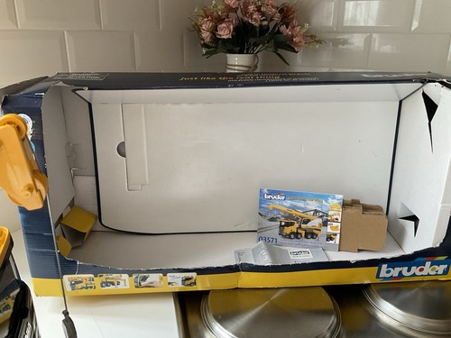 BRUDER 1:16 SCALE 03571 SCANIA SUPER 560R LIEBHERR CRANE TRUCK (see detail) - Picture 8 of 19