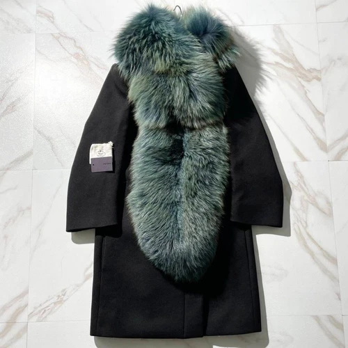 Manteau fourrure Prada étiqueté Prada taille 38 femme luxe survêtement vêtements mode