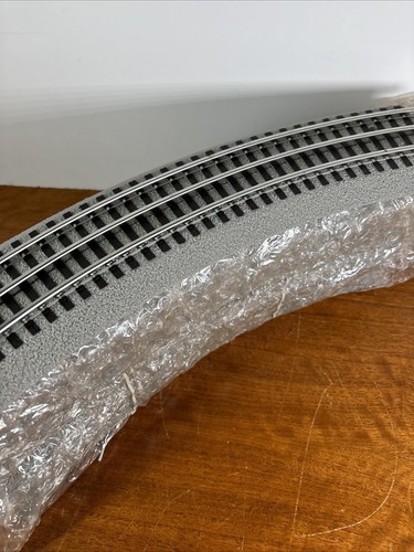 LIONEL 6-12015 O36 Curved FASTRACK Fast Track Full Circle "O" Gauge 8 Sections - Picture 3 of 7