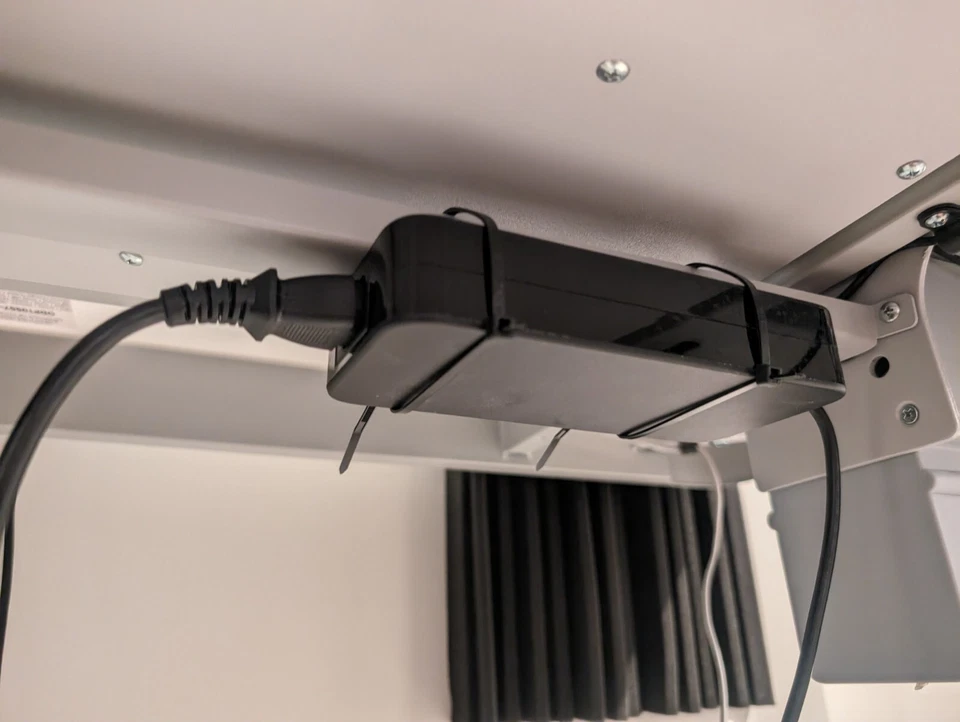 MSI Creator 15 15.6' i7-10875H 3(1+2) TB SSD, 64 RAM DDR4, RTX 2070 Super - Image 4 of 4