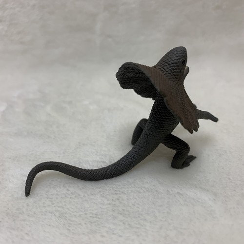 Safari Ltd Frilled Lizard 2” Figure Replica Dinosaur Action PVC Toy Reptile - Picture 12 of 12