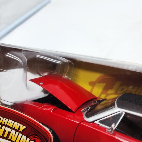 Johnny Lightning Limited Edition 1970 Plymouth Superbird Red RARE 1:24 Scale - Picture 7 of 11