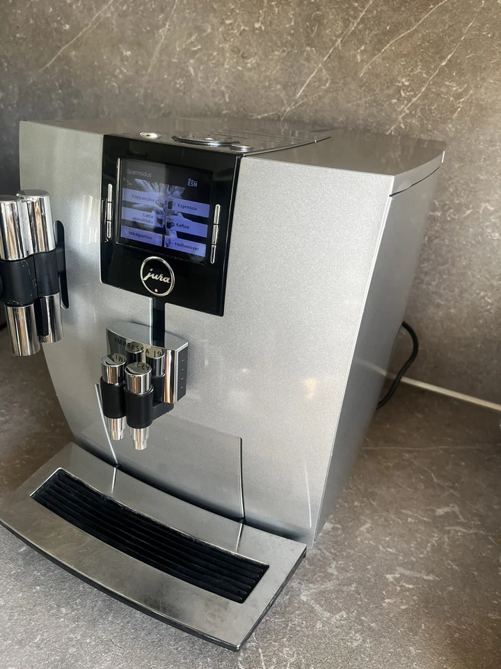 JURA IMPRESSA J9.3 One Touch 3,5 Zoll TFT Kaffeevollautomat - Brillantsilber - Bild 2 von 4