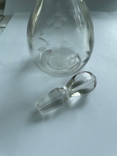 Vintage glass cruet with stopper - Picture 2 of 2
