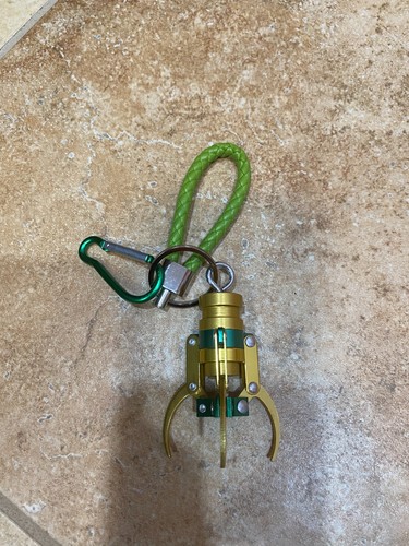 Mini Claw Crane Machine Keychain - Picture 6 of 10