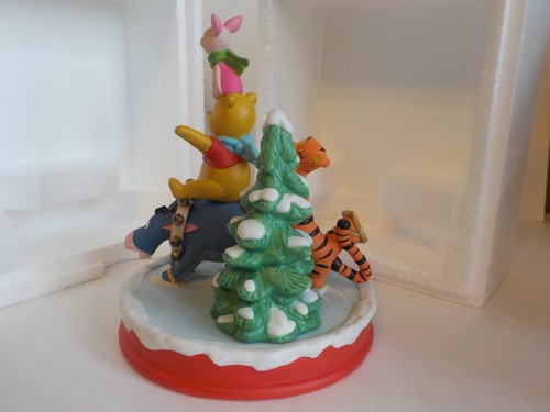 1997 Grolier Annual Porcelain Bisque Figurine - Winnie the Pooh - Picture 3 of 8