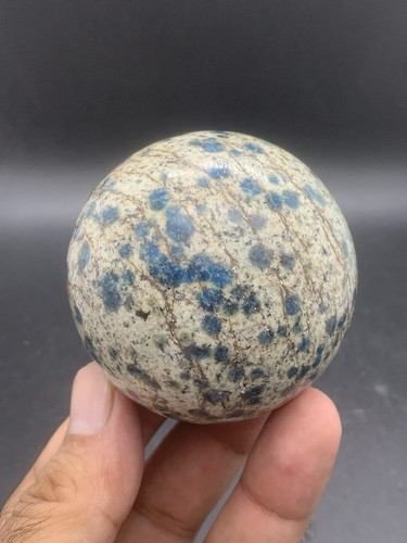 375 Gramm schöner K2 Nit (Granit mit Azurit) Kugel. - Bild 7 von 9