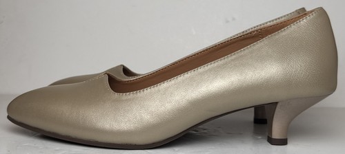 L'Amour des Pieds Women's Kavan Pump - Color Platino 8.5 - Picture 7 of 12