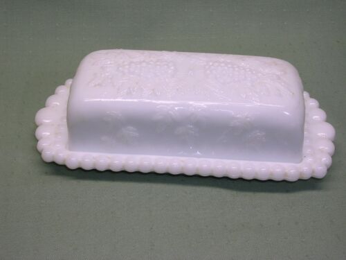 Klassische Milchglas Butterdose, hält volle 1/4 Pfund Stick, Trauben Cluster Design