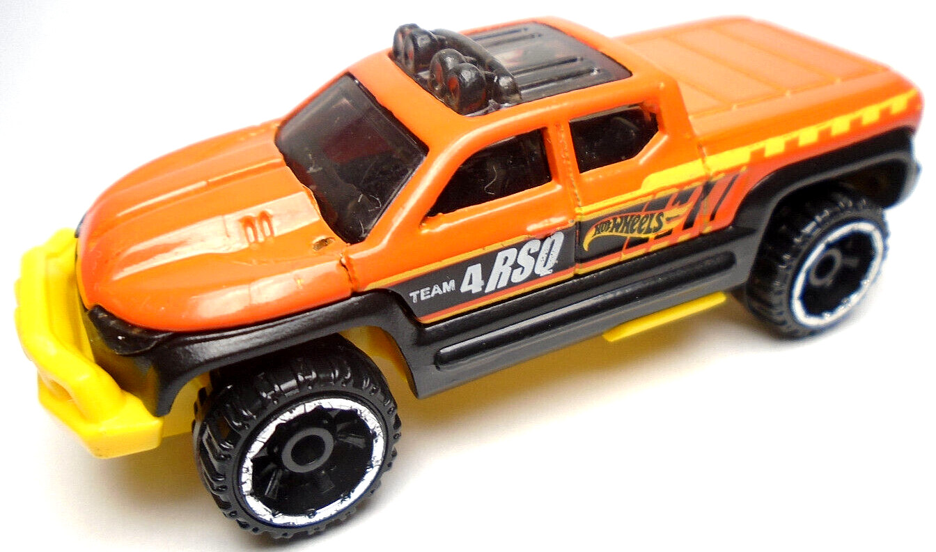 2016 HOT WHEELS OFF-DUTY TEAM 4 RSQ ORANGE 1:64 DIECAST 3" PICKUP TRUCK W YELLOW