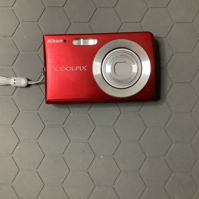 Nikon COOLPIX S200 7.1MP Red Camera 1GB SD Card Leather Case Wall