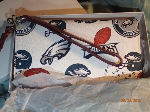 Dooney and Bourke Philadelphia Eagles portafoglio grande con cerniera e polso - Foto 8 di 15
