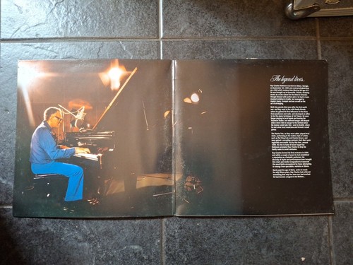 RAY CHARLES "THE LEGEND LIVES" NETHERLANDS VINYL LP 1981 VG+ - Picture 3 of 5