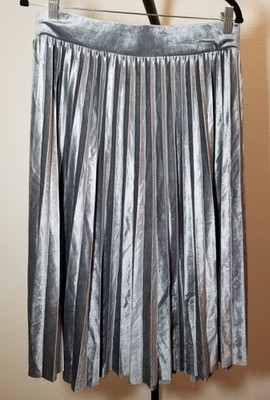 Metrowear NY Womens XL Silver Velvet Pleated Skirt Romantic City Witchy Goth NWT