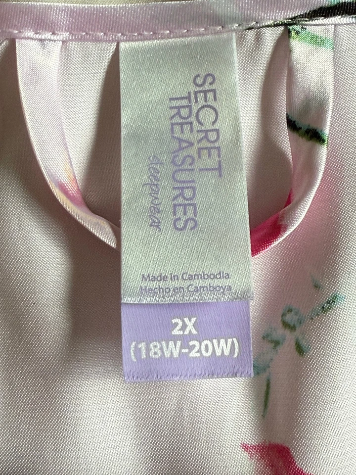 ROUPÃO DE CETIM FEMININO SECRET TREASURES. TAMANHO: 2X (18W-20W) RENDA PRETA FLORAL ROSA - Imagem 2 de 4