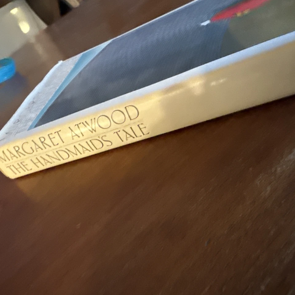 THE HANDMAID’S TALE 1986 Margaret Atwood Hardback - Image 2 of 4