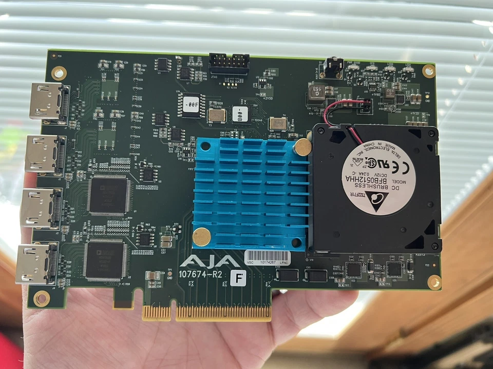 AJA KONA 4 (falta escudo de E/S) Foto 2 de 3