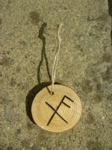 Small 2" Rustic Norse Viking Circle Bind Rune GOOD LUCK Wood Wall Hanging Decor - Picture 7 of 7