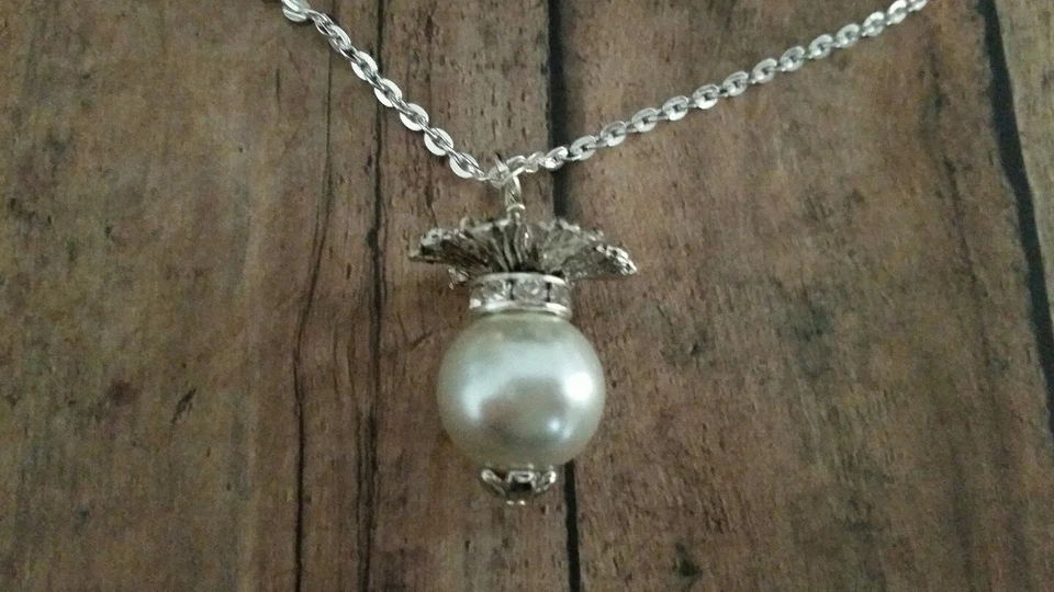 Collar de perlas, plata, diamantes de imitación, cristal, flor, blanco, hecho a mano Foto 2 de 4