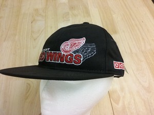 Detroit-Red-Wings-NHL-Hockey-Ball-Cap-Adjustable-Hat-Black-NEW-tags-Shadow-logo