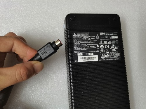 Adaptador 100% Original Para Clevo P870KM-G i7-7700K GTX1070 Delta 19.5V 16.9A 330W - Imagen 3 de 7