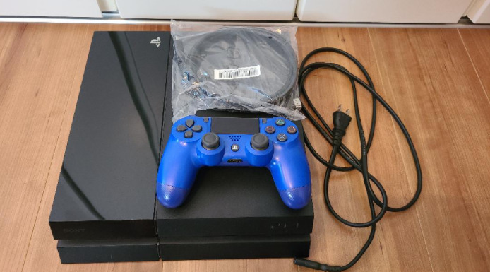 Sony PlayStation 4 PS4 CUH-1000A 500GB Jet Black Console Blue 