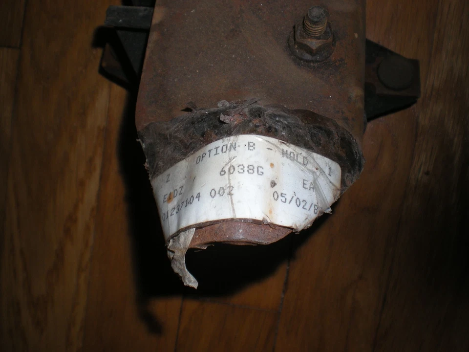 NOS 1981 FORD GRANADA 4.2L MOTOR MOUNT INSULATOR RH - Image 2 of 3