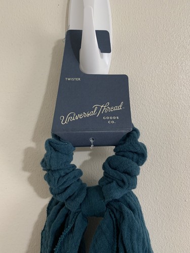 Universal Thread Tail Twisters - Blue - Picture 3 of 5