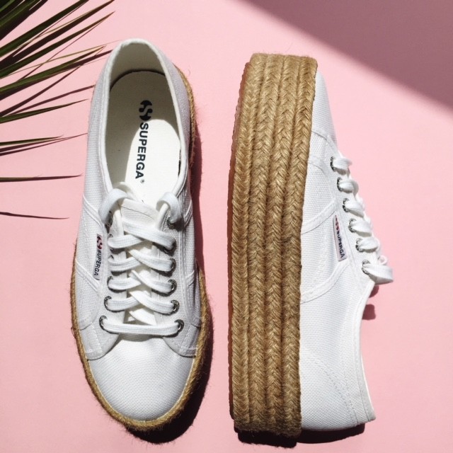 Weiße Superga Espadrille mit Bastsohle, Größe 39, im Originalkarton Weiße Superga Espadrille mit Bastsohle, Größe 39, im Originalkarton