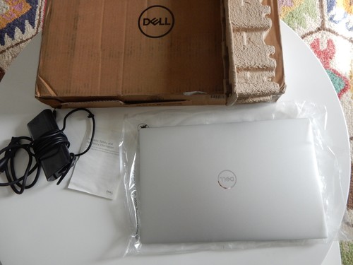 Dell XPS 9520 i7-12700H 512GB SSD, 16GB Memory RTX 3050 OLED QHD+ Touch F059 - Picture 2 of 4