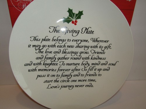 GLOBAL DESIGN Holiday Home 10.5" Giving Plate With Holly-Berries PASS ON TREATS - Imagen 3 de 6
