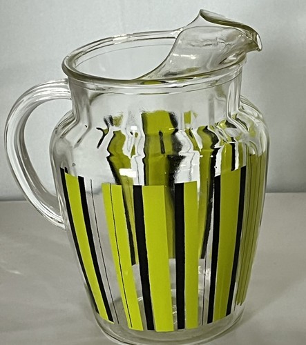 Jarra de agua de vidrio vintage de mediados de siglo labio de hielo negro Chartreuse líneas verticales - Imagen 4 de 11