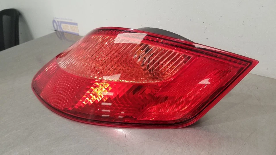 08 PORSCHE CAYMAN S 987 TAIL LIGHT LAMP ASSEMBLY RIGHT PASSENGER - Image 3 of 4