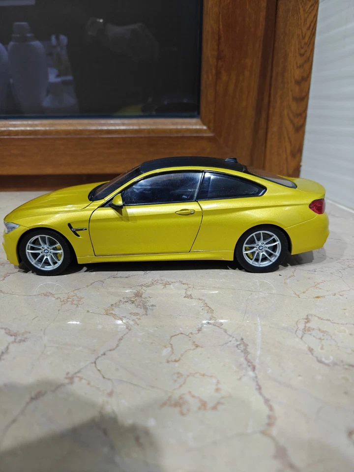 BMW Serie M4 Coupé Giallo Paragon Models 1:18 - Immagine 3 di 4