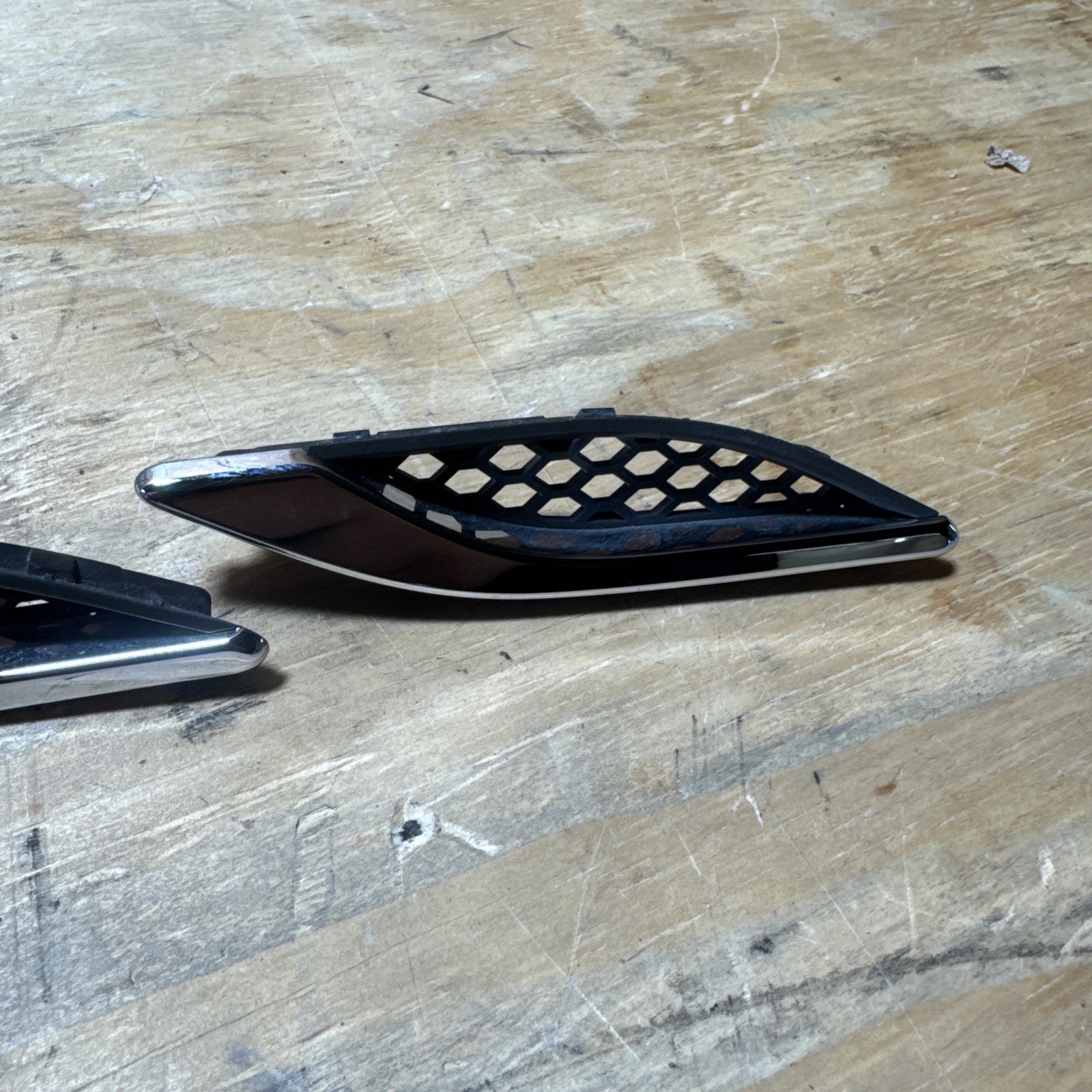 17-21 Maserati Ghibli RWD Front Driver Left Side Fender Air Vent Grille Set of 3