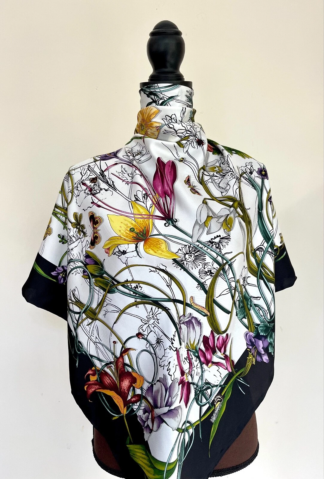 Foulard sergé multicolore unisexe enveloppé de soie Gucci logo Flora imprimé infini blanc