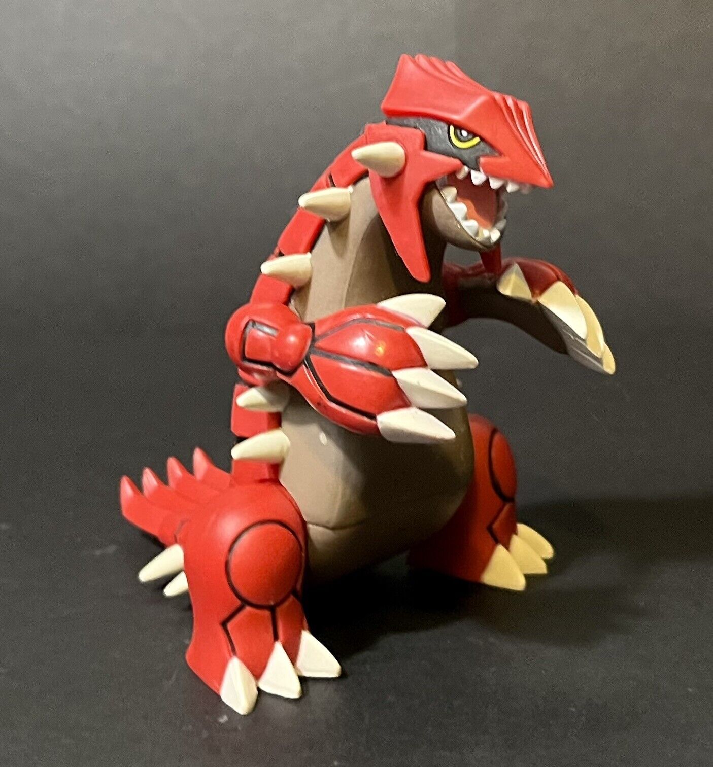 Boneco lendário de Pokémon Tomy de 10 cm, Groudon, 1 : .com