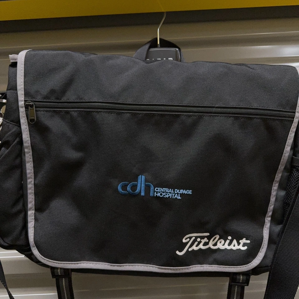Bolso Mensajero Titleist Negro Laptop Correa para el Hombro Central Dupage Hospital Foto 2 de 4