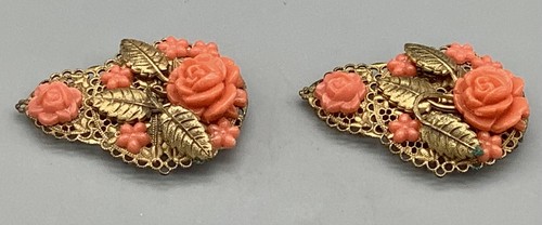 Vintage 1930’s Dress Clips Coral Celluloid With Brass Filigree Metal Work - Picture 5 of 12