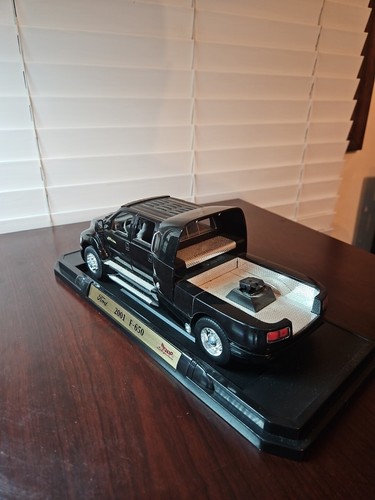 Ford F-650 Pickup Truck 2001-1:24 Like 1:18 Scale Die Cast Model Road Signature - Picture 13 of 13