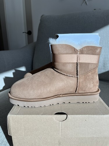 New UGG Woman’s Mini Side Brooch Boot - Picture 5 of 11