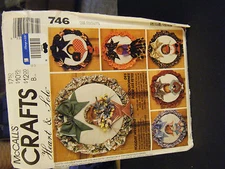 McCall's Crafts 746 Seasonal Wreath Package Pattern