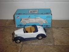 Liberty Classics 1937 Chevy Cabriolet White / Blue 1:25 Die Cast Bank Free SHIP