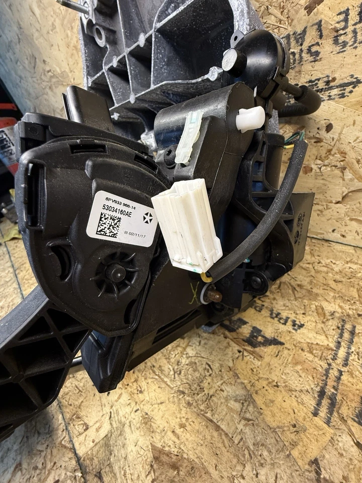 Регулируемая педаль тормоза и акселератора RAM 2500 3500 в сборе 2013-2018 от оригинального производителя - Изображение 3 из 3