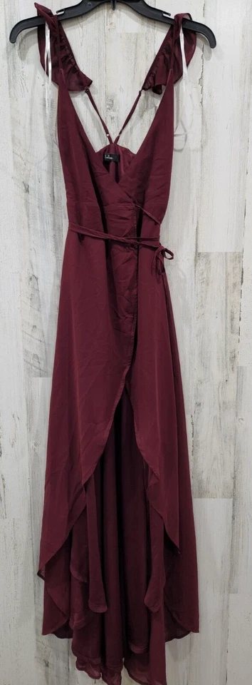 Vestido LULUS Here's to Us Borgoña Alto Bajo Envolvente Talla XS**Correas con Volantes**NUEVO SIN ETIQUETAS** Foto 2 de 4