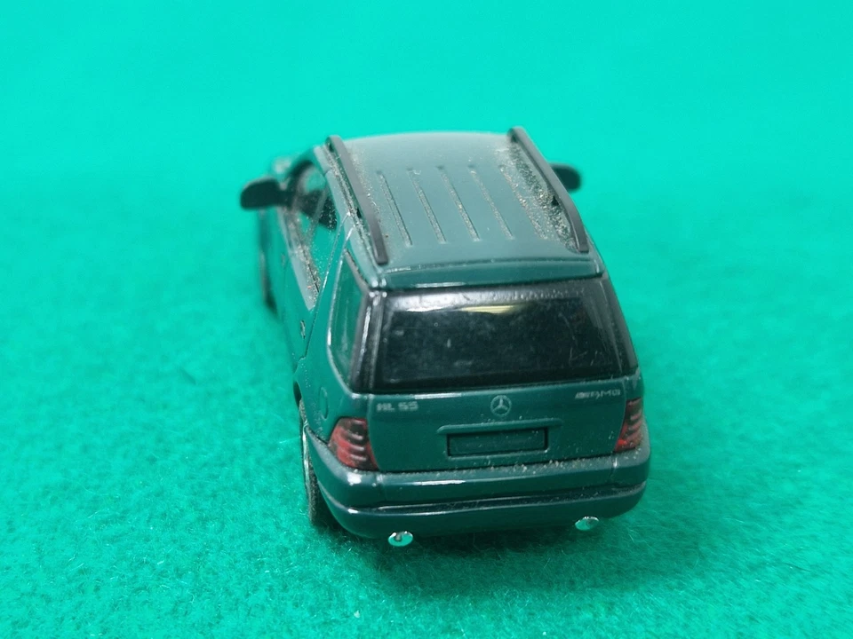 BUSCH 1:87 HO Gauge Mercedes-Benz M Class Model Railway Car Made in Germany - Image 4 of 4